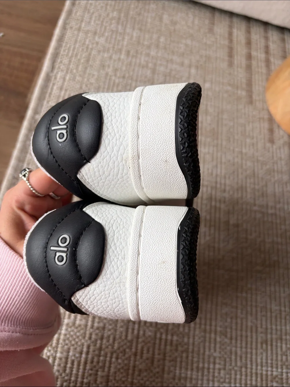 ALO Yoga Recovery Mode Sneaker in Black/White - 6